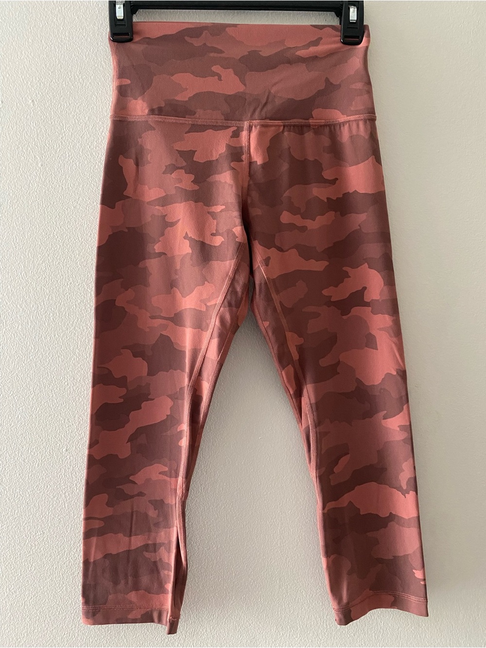 Lululemon Women's High Rise Camo Capri Leggings Size 6 Brown Pink